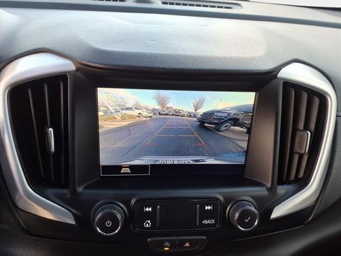 Used 2024 GMC Terrain SLT image 21