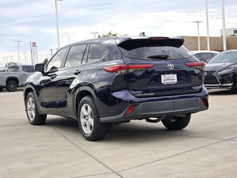 Used 2023 Toyota Highlander LE image 3