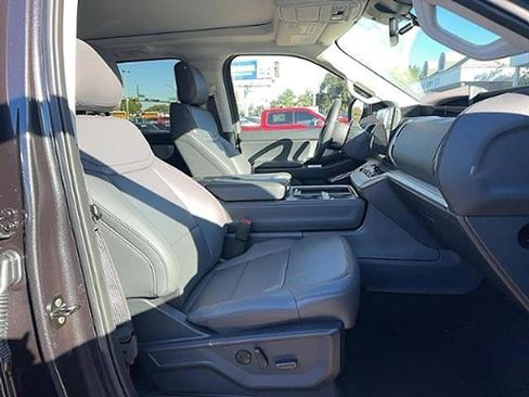 New 2025 Ford Expedition Active image 18