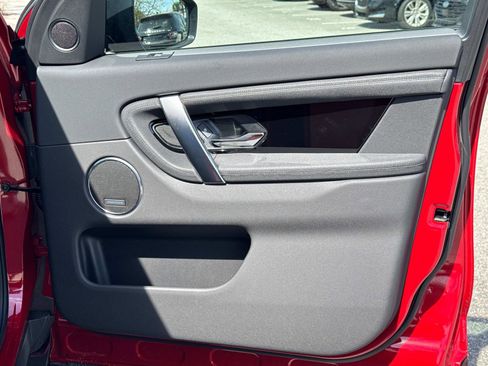 New 2025 Land Rover Discovery Sport S image 9
