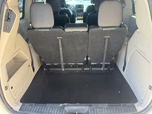 Used 2017 Dodge Grand Caravan SXT image 8