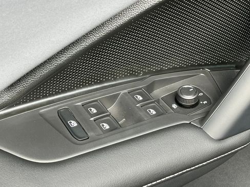 New 2026 Volkswagen Tiguan SE R-Line AWD/4WD image 16