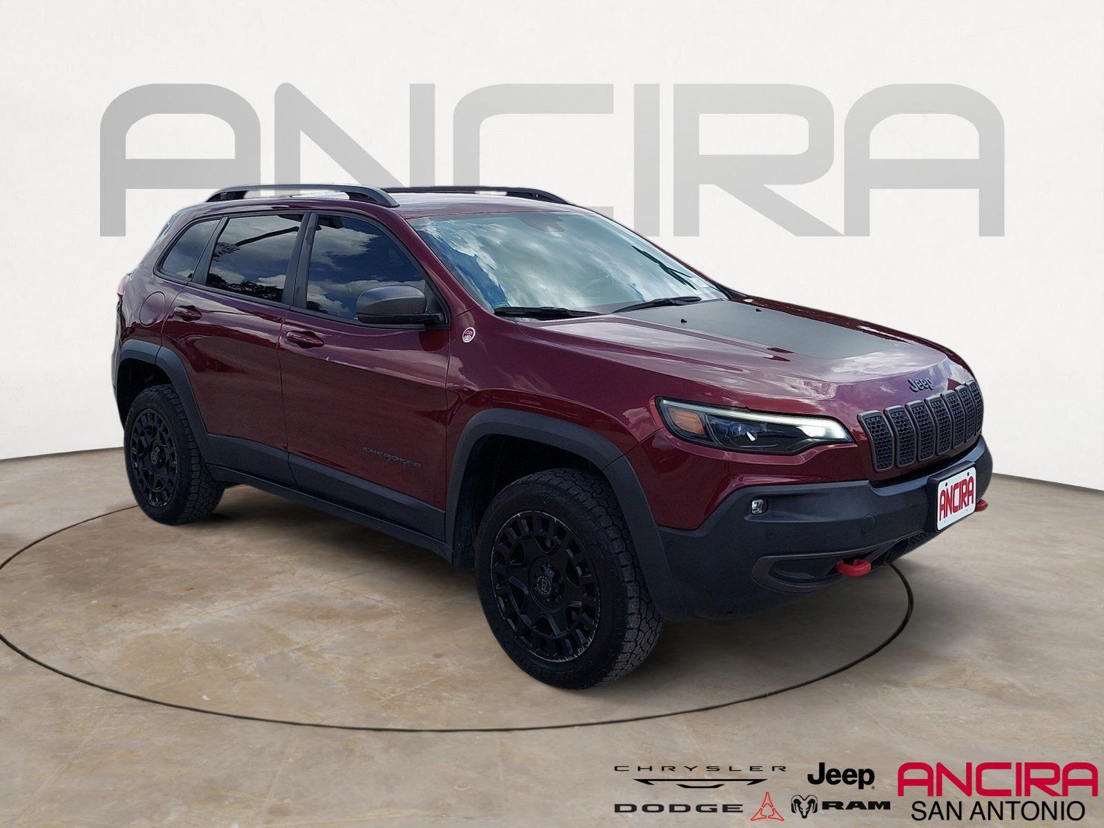 Used 2019 Jeep Cherokee Trailhawk AWD/4WD image 1