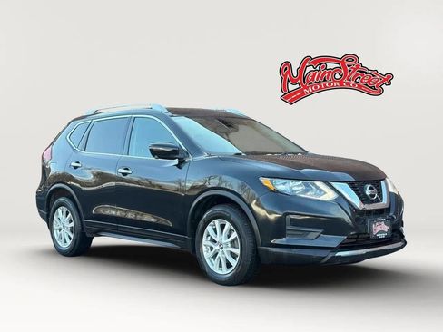 Used 2017 Nissan Rogue SV image 1