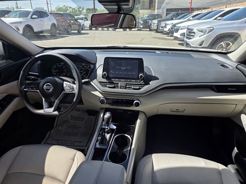 Used 2021 Nissan Altima 2.5 SV FWD image 5
