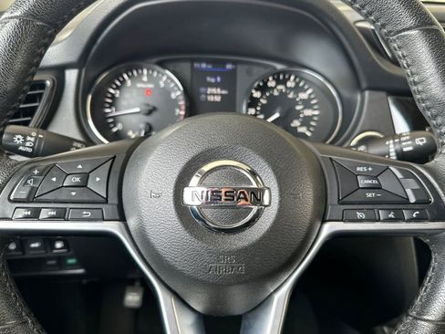 Used 2020 Nissan Rogue SV FWD image 24
