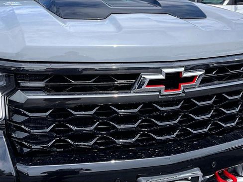 Used 2025 Chevrolet Silverado 1500 ZR2 w/ Technology Package AWD/4WD image 30