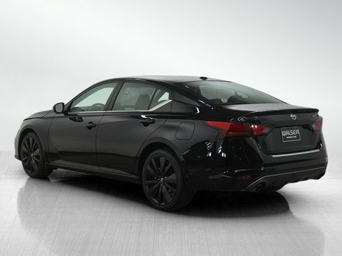 Used 2022 Nissan Altima 2.5 SR w/ Midnight Edition Package image 3