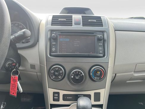 Used 2013 Toyota Corolla LE FWD image 19