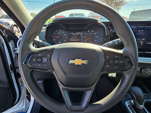 Used 2025 Chevrolet Trax LS image 16