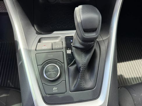 Used 2020 Toyota RAV4 XLE w/ Convenience Package AWD/4WD image 28