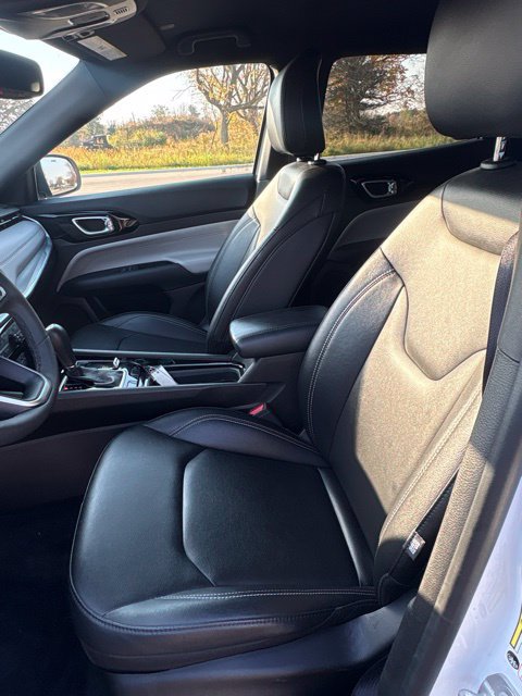 Certified 2025 Jeep Compass Limited AWD/4WD image 10