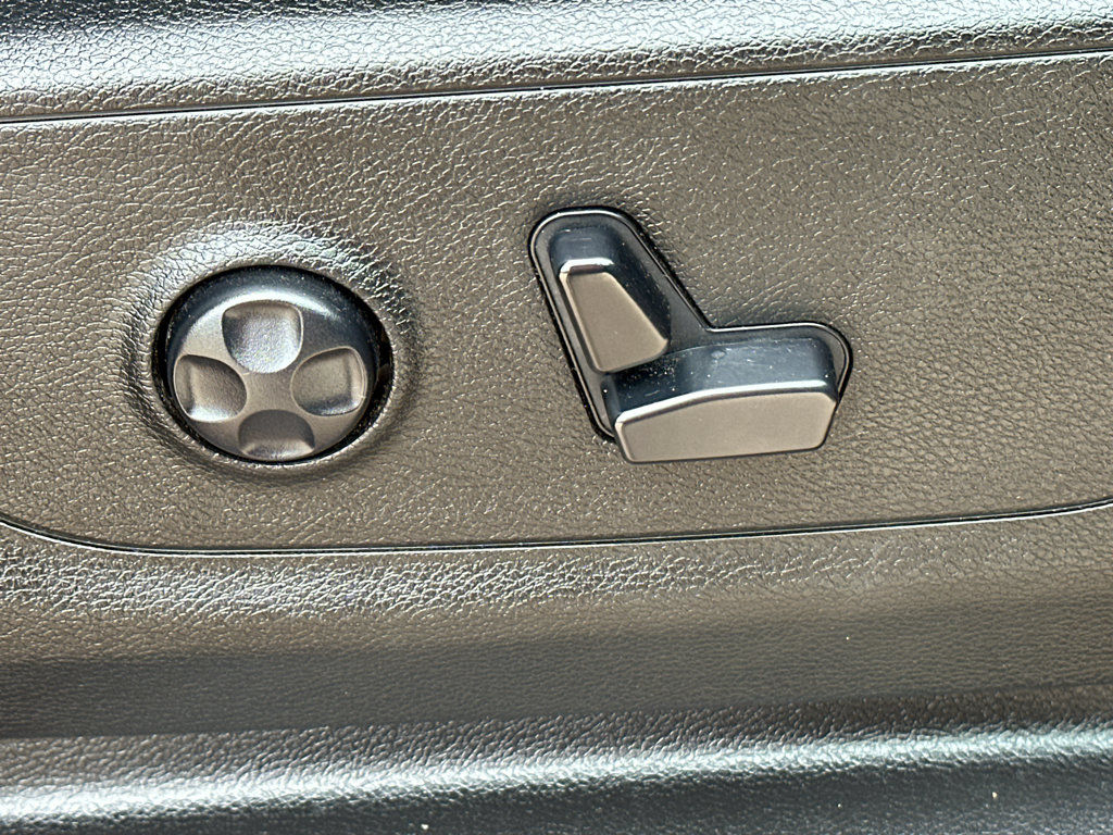 Used 2020 RAM 1500 Rebel AWD/4WD image 36