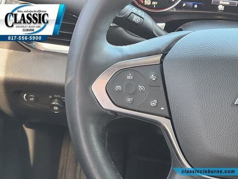 Used 2023 Chevrolet Traverse Premier image 47