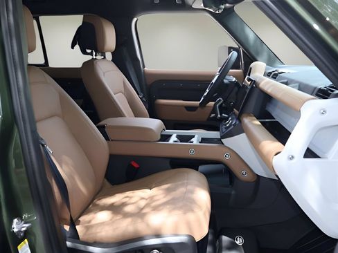 New 2026 Land Rover Defender 110 X-Dynamic SE AWD/4WD image 17