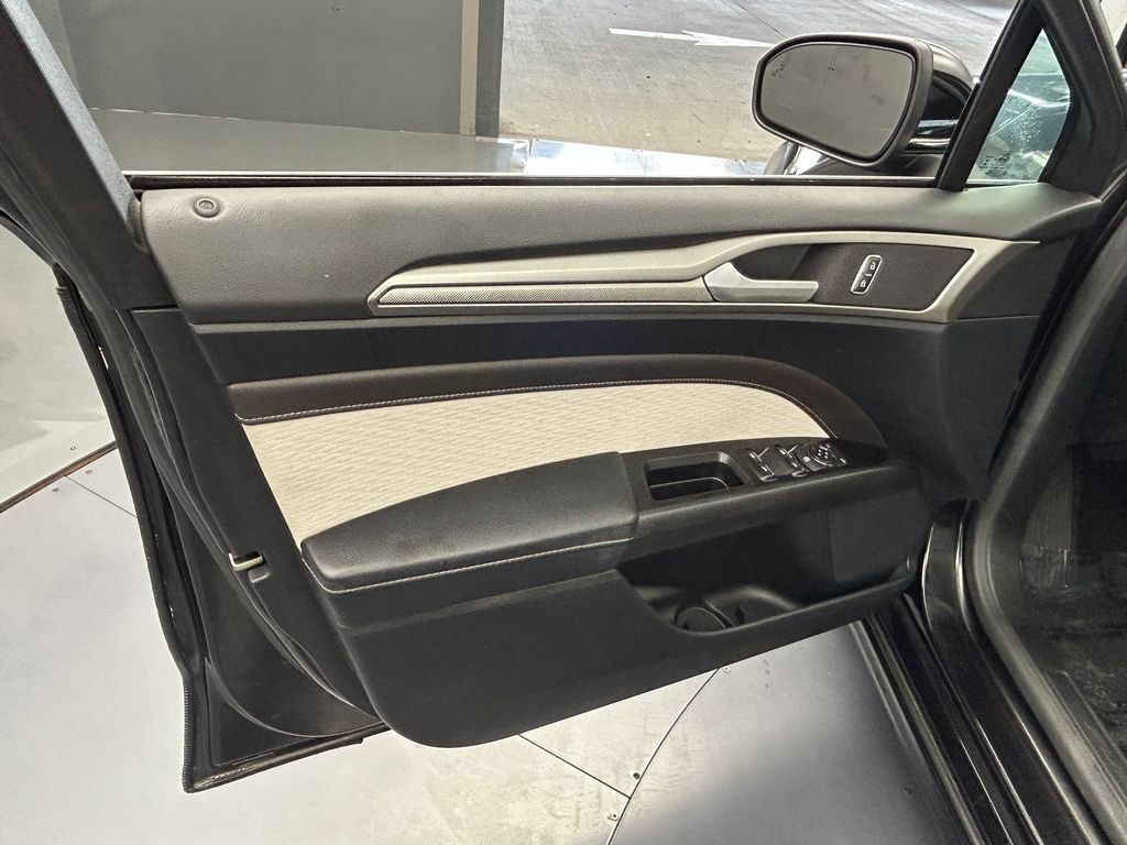 Used 2019 Ford Fusion SE w/ Equipment Group 151A FWD image 43