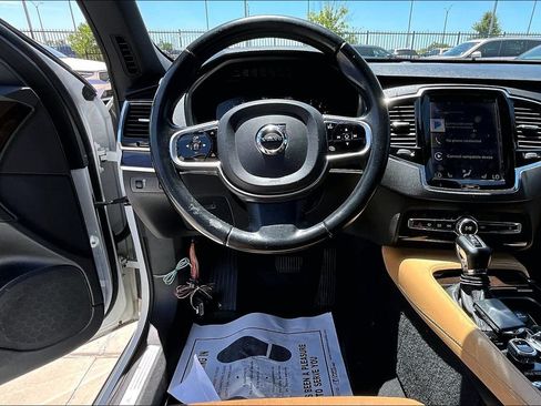 Used 2017 Volvo XC90 T6 Momentum w/ Vision Package AWD/4WD image 3