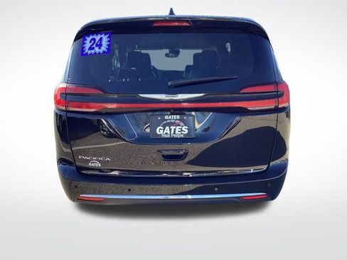 Used 2024 Chrysler Pacifica Touring-L FWD image 10