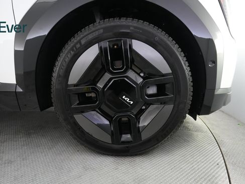 Used 2024 Kia EV9 GT-Line AWD/4WD image 19