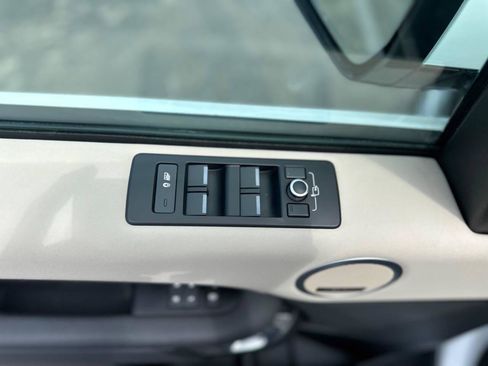 Used 2020 Land Rover Discovery HSE AWD/4WD image 17