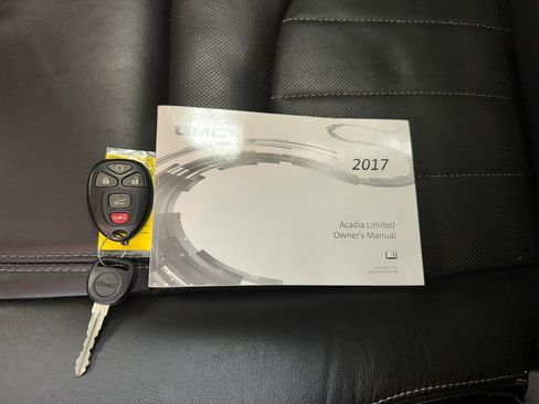 Used 2017 GMC Acadia Limited SLT image 4