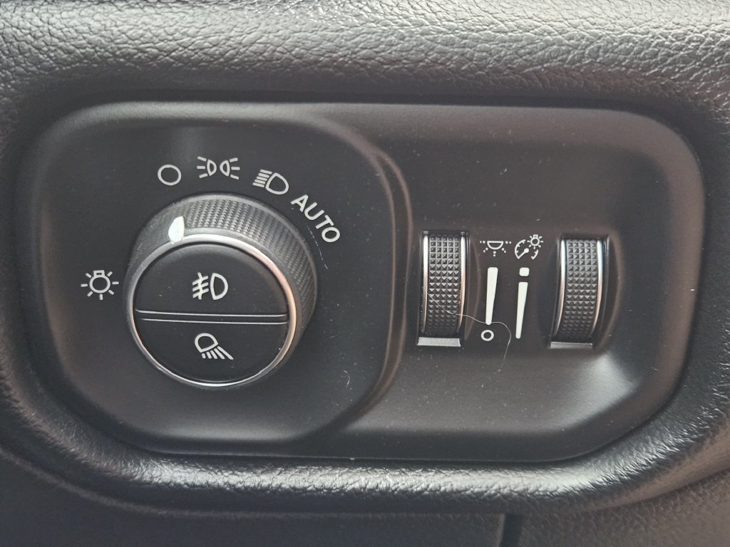 Used 2019 RAM 1500 Laramie AWD/4WD image 22