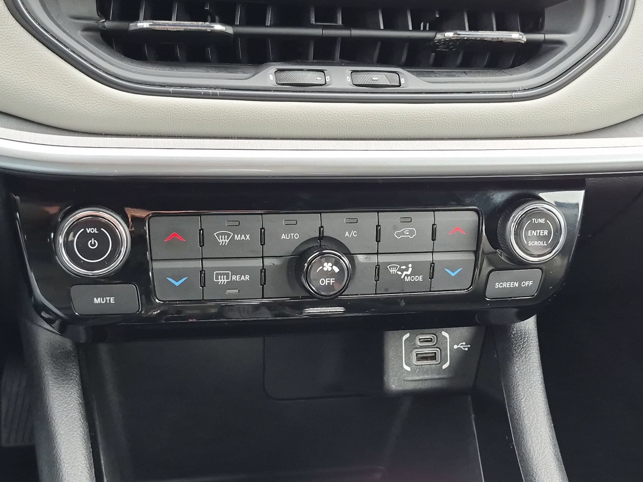Used 2024 Jeep Compass Limited AWD/4WD image 24