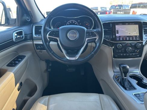 Used 2019 Jeep Grand Cherokee Limited image 17