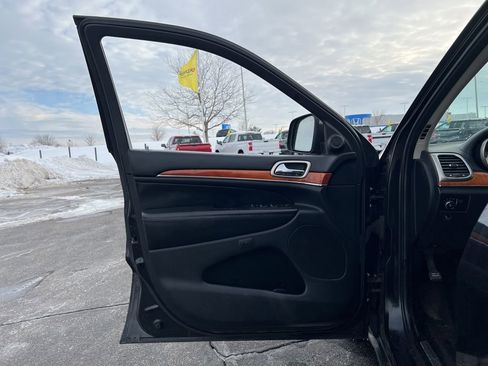 Used 2011 Jeep Grand Cherokee Overland image 8