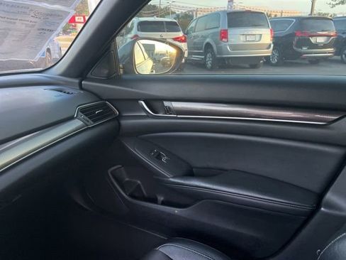 Used 2018 Honda Accord Sport image 29