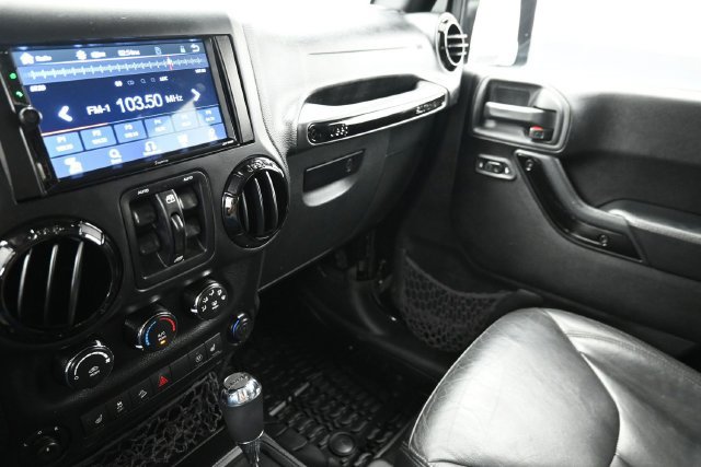 Used 2015 Jeep Wrangler Unlimited Sahara AWD/4WD image 27