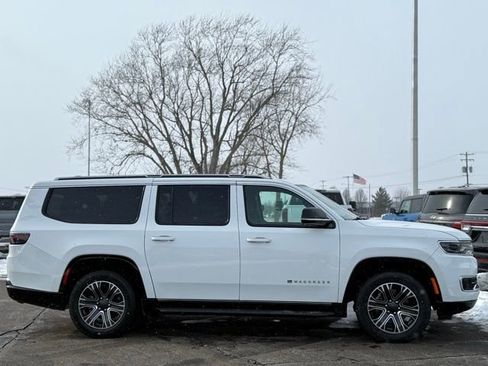 Used 2024 Jeep Wagoneer L Series II w/ Flexible Seating Group image 39