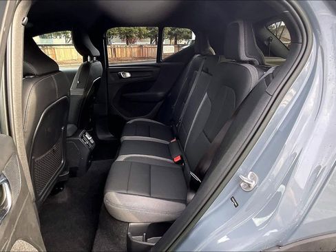 Used 2023 Volvo XC40 Recharge Core image 28