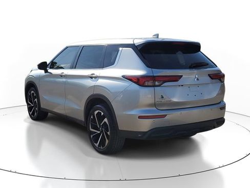 Used 2022 Mitsubishi Outlander ES AWD/4WD image 3