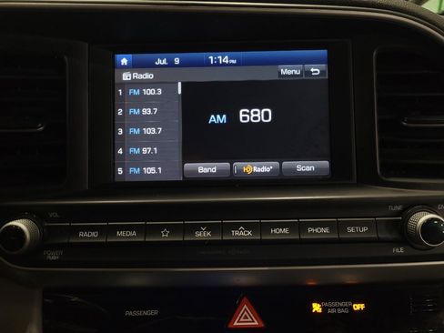 Used 2020 Hyundai Elantra SEL FWD image 25