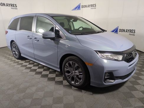 New 2026 Honda Odyssey Touring image 7