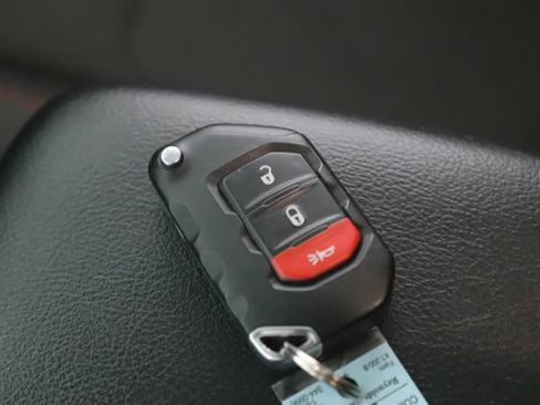 Used 2025 Jeep Wrangler Unlimited Rubicon AWD/4WD image 18
