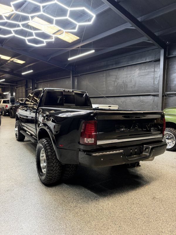 Used 2018 RAM 3500 Laramie Longhorn AWD/4WD image 3