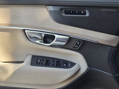 Certified 2025 Volvo XC90 T8 Plus w/ Protection Package Premier image 24