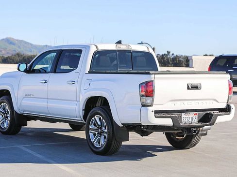 Used 2017 Toyota Tacoma Limited image 7