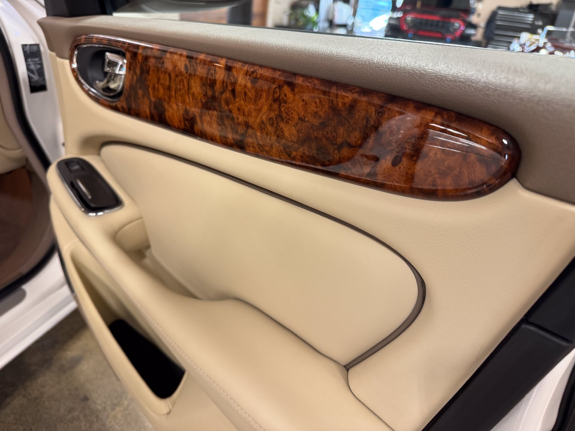 Used 2007 Jaguar XJ8 RWD image 68