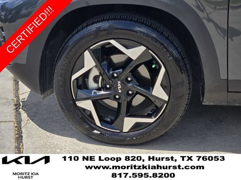 Certified 2025 Kia Seltos EX FWD image 17