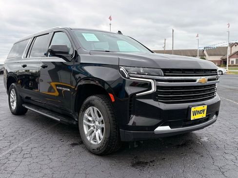 Used 2024 Chevrolet Suburban LT AWD/4WD image 3