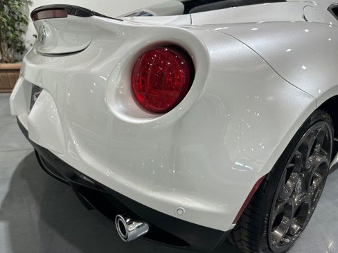 Used 2017 Alfa Romeo 4C Coupe w/ Coupe Track Package 1 RWD image 41