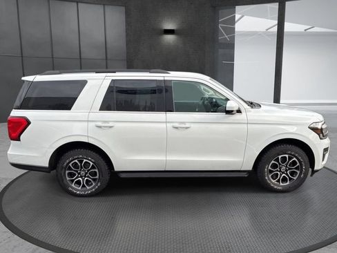 Used 2023 Ford Expedition XLT AWD/4WD image 4