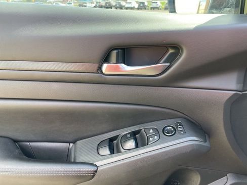 Used 2024 Nissan Altima 2.5 SV image 17