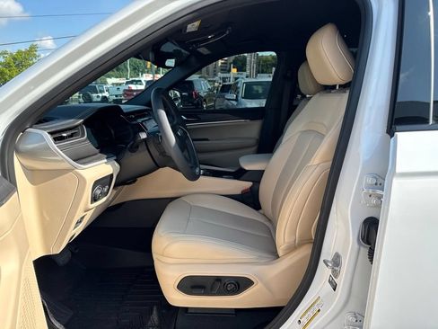 Used 2024 Jeep Grand Cherokee L Limited AWD/4WD image 12
