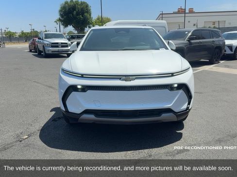 Used 2024 Chevrolet Equinox EV LT FWD image 2