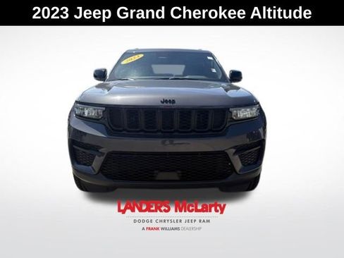 Used 2023 Jeep Grand Cherokee Altitude RWD image 3