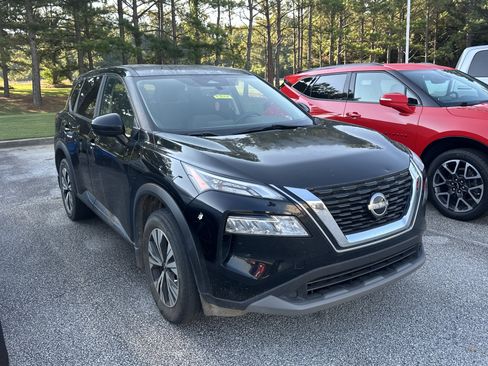 Used 2023 Nissan Rogue SV FWD image 3